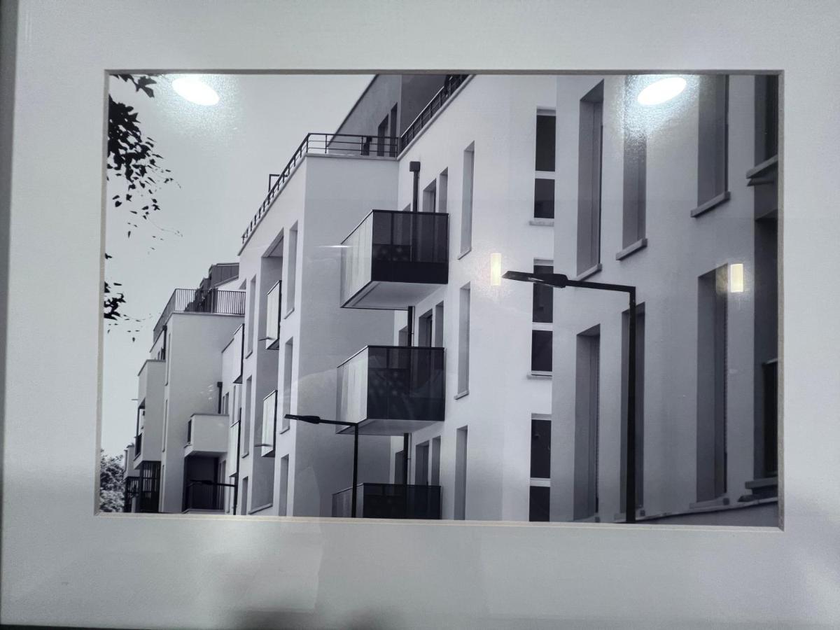 Chambre Individuelle Dans Un Appartement A 37 De Champs Elysees Sartrouville Exterior foto